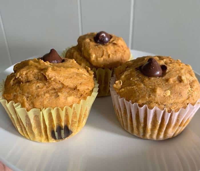 easy homemade pumpkin chocolate chip muffins